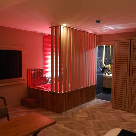 Iron Loft Hotel 이스파르타 외부 사진